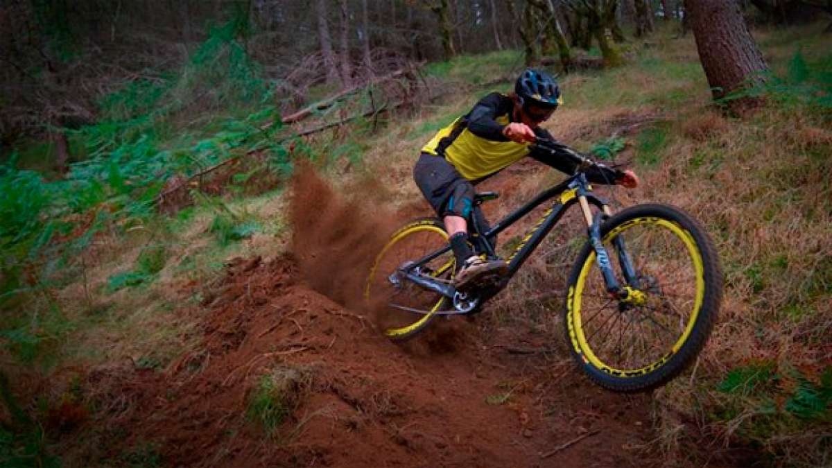 Joe Barnes y la Canyon Spectral CF de 2015 en acción