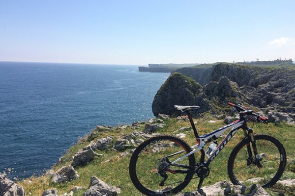 La foto del día en TodoMountainBike: "La costa de Llanes (Asturias)"