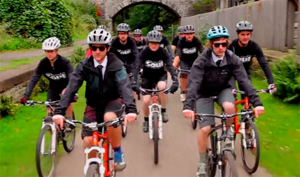 Empezando el año a "todo pedal" con el motivador anuncio promocional de Cotic Bikes