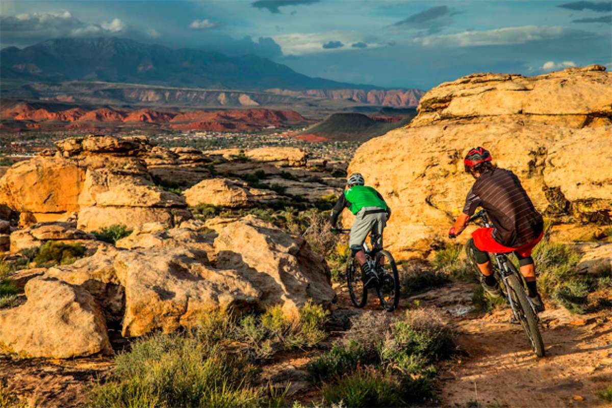 La nueva colección de equipamiento Fox para amantes del Trail/Enduro... en acción