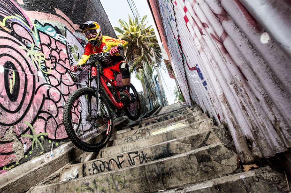 Red Bull Valparaíso Cerro Abajo 2015, el resumen de esta espectacular competición de DH urbano