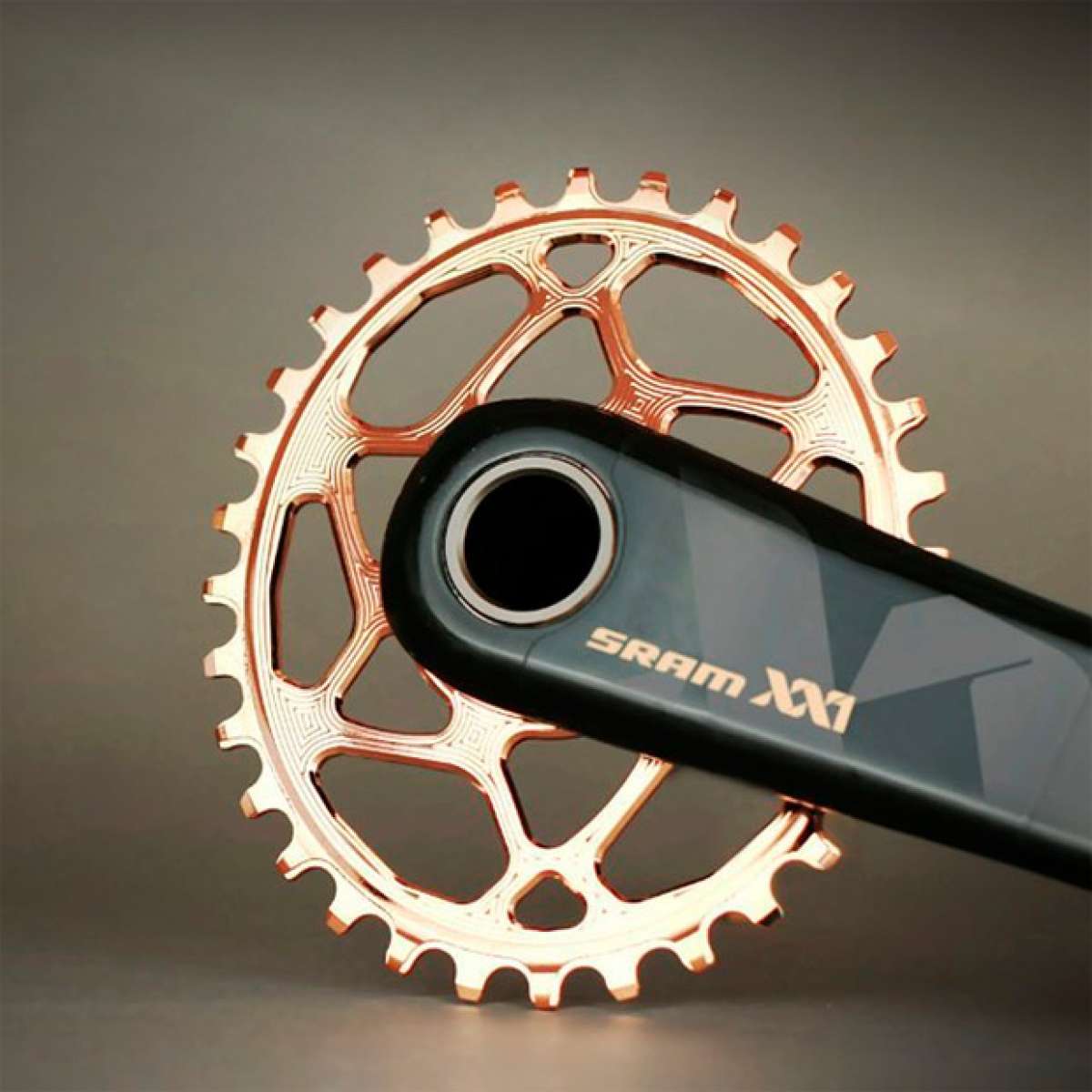 SRAM Eagle 12V: Nuevos platos ovales (y dorados) de AbsoluteBLACK en camino