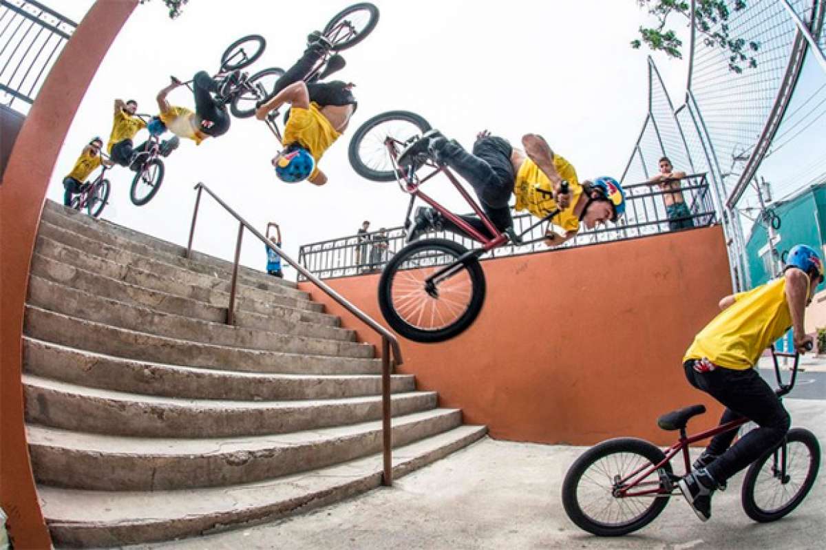 Rizando el rizo: Primer "backflip" del mundo sobre unas escaleras