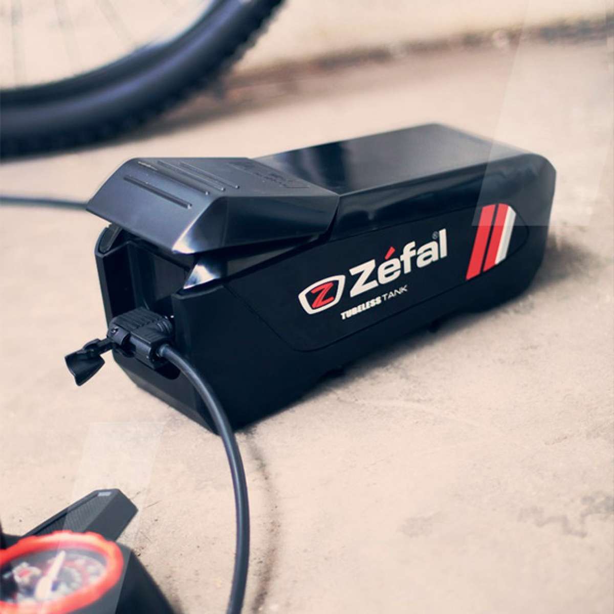 Zéfal Tubeless Tank, un depósito de aire presurizado para talonar cubiertas tubelizadas