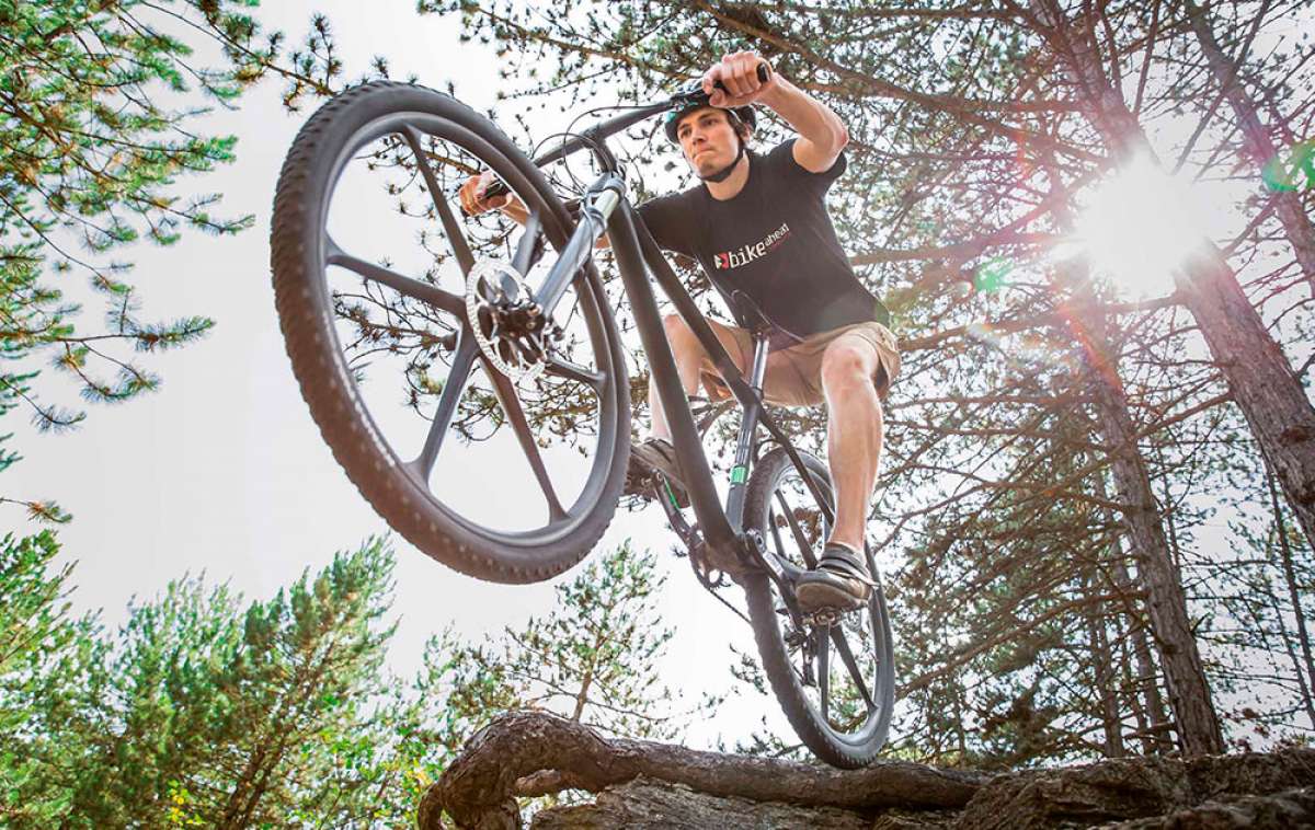 acONE de Bike Ahead Composites, unas ruedas de carbono con radios integrados y un kilo de peso