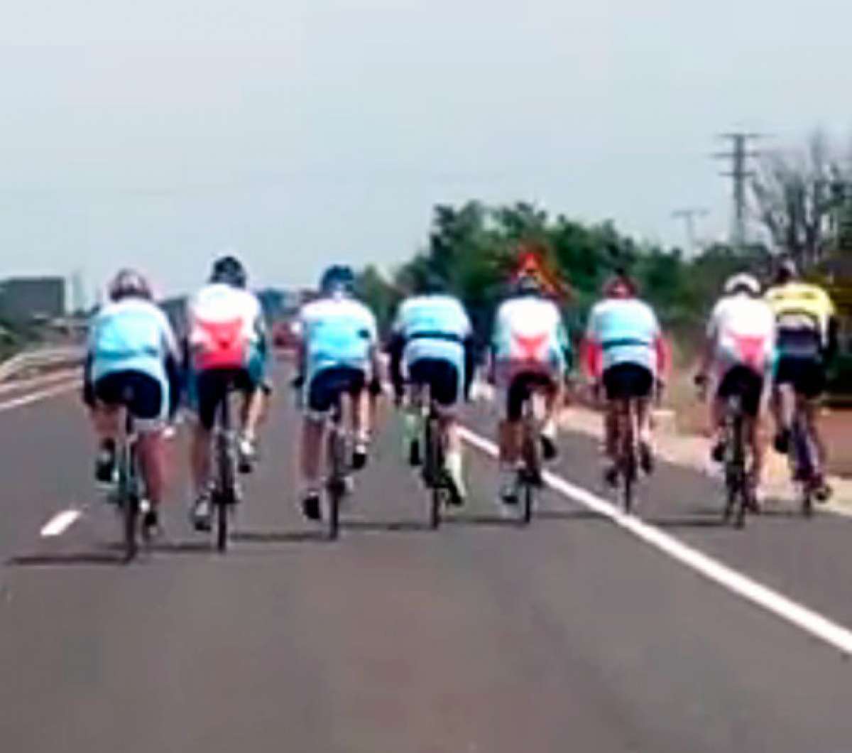 El penoso comportamiento de un grupo de ciclistas, denunciado por un conductor