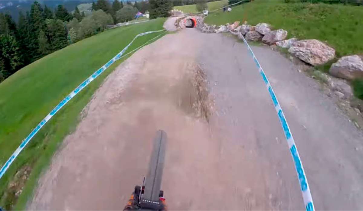 Reconociendo el circuito de la Copa del Mundo DHI 2017 de Leogang con Luca Shaw y su Santa Cruz V10 29er