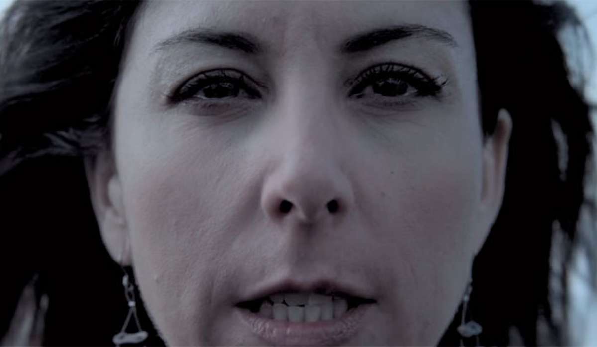 Anna González, en la nueva campaña divulgativa de la DGT: "Un camionero atropelló y mató a mi marido. Ni siquiera paró"