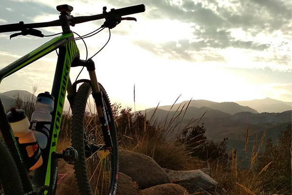 La foto del día en TodoMountainBike: "Granada no necesita filtros"