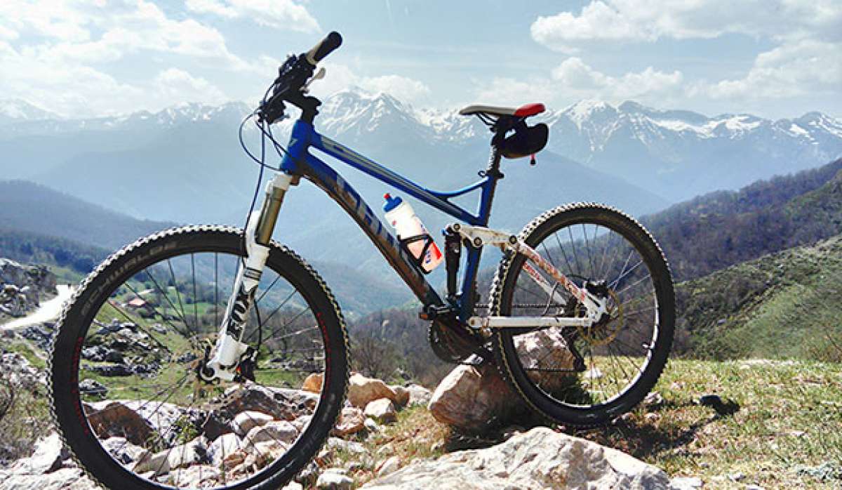 En TodoMountainBike: La foto del día en TodoMountainBike: 'Azul cielo y blanco nieve'