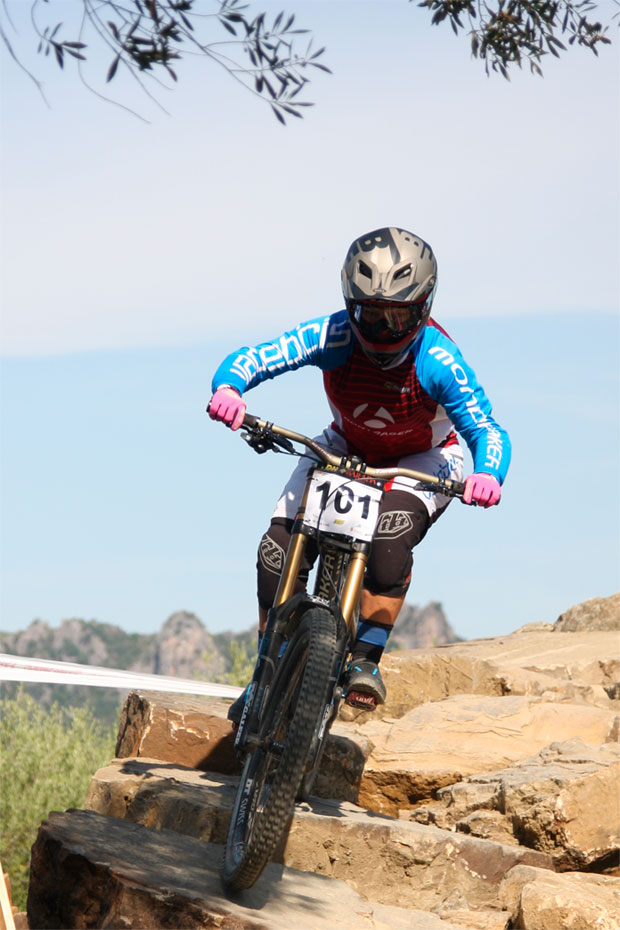 Iraitz Etxbarria y Blanca Julià, vencedores del Campeonato de España de DH 2017