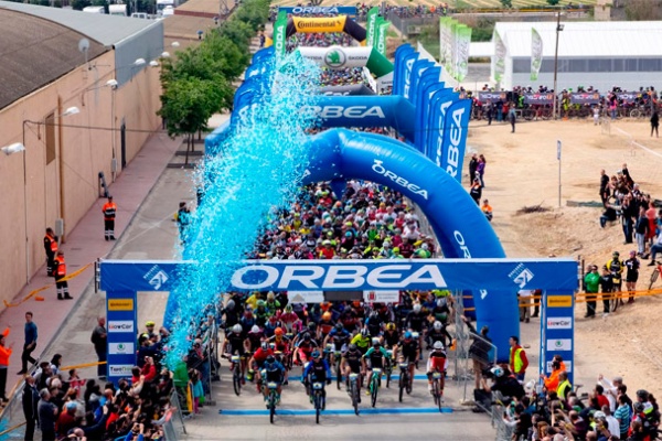 Ibon Zugasti y Sandra Jordà, los más rápidos de la multitudinaria Orbea Monegros 2017