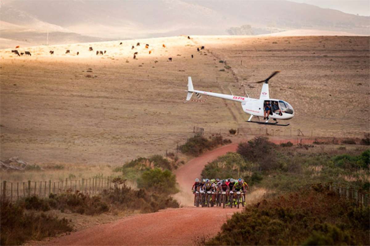 Sangre, sudor y lágrimas en la primera etapa de la Absa Cape Epic 2017