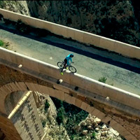 Vittorio Brumotti "entrenando" con el Astana Pro Team