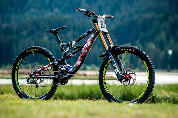 El grupo Hayes Performance Systems compra la marca de ruedas Reynolds