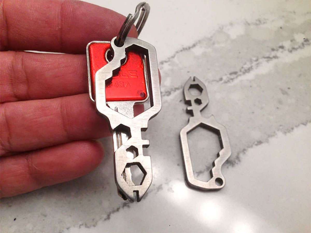 MightyKey, una multiherramienta de titanio con el tamaño de una pequeña llave de candado