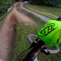 Reconociendo el circuito de la Copa del Mundo DHI 2018 de Leogang con Luca Shaw del Santa Cruz Syndicate