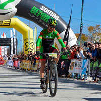 Dani Carreño y Lara Lois, vencedores de la Titán de los Ríos y primeros líderes del Open de España XCUM 2018