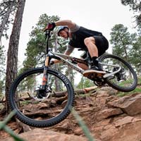 La Commencal META TR 29 de 2020 en acción con Bruce Klein