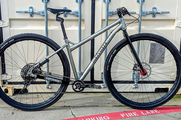 Bicis grandes para tipos gigantes: la DirtySixer con ruedas de 36 pulgadas de LeBron James