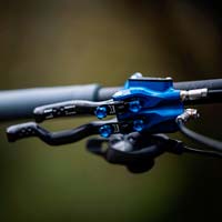 Hope Tech 3 Duo, una maneta de doble acción para frenar las dos ruedas con una sola mano