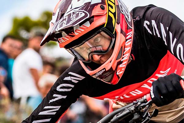 Ines Thoma renueva con el Canyon Factory Enduro por dos años más