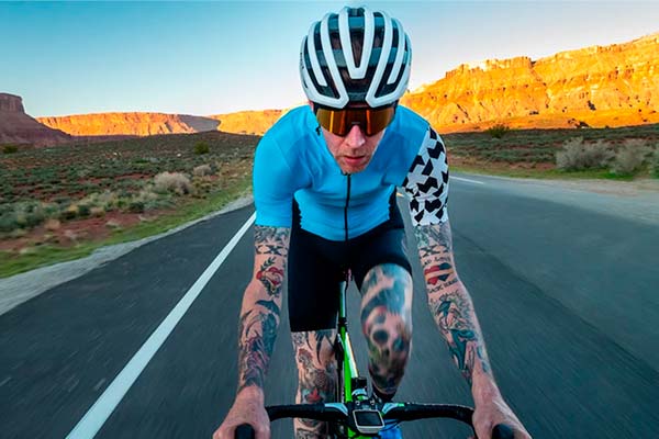 LEM Motiv Air, un casco con carcasa de carbono para ciclistas de carretera, montaña y gravel