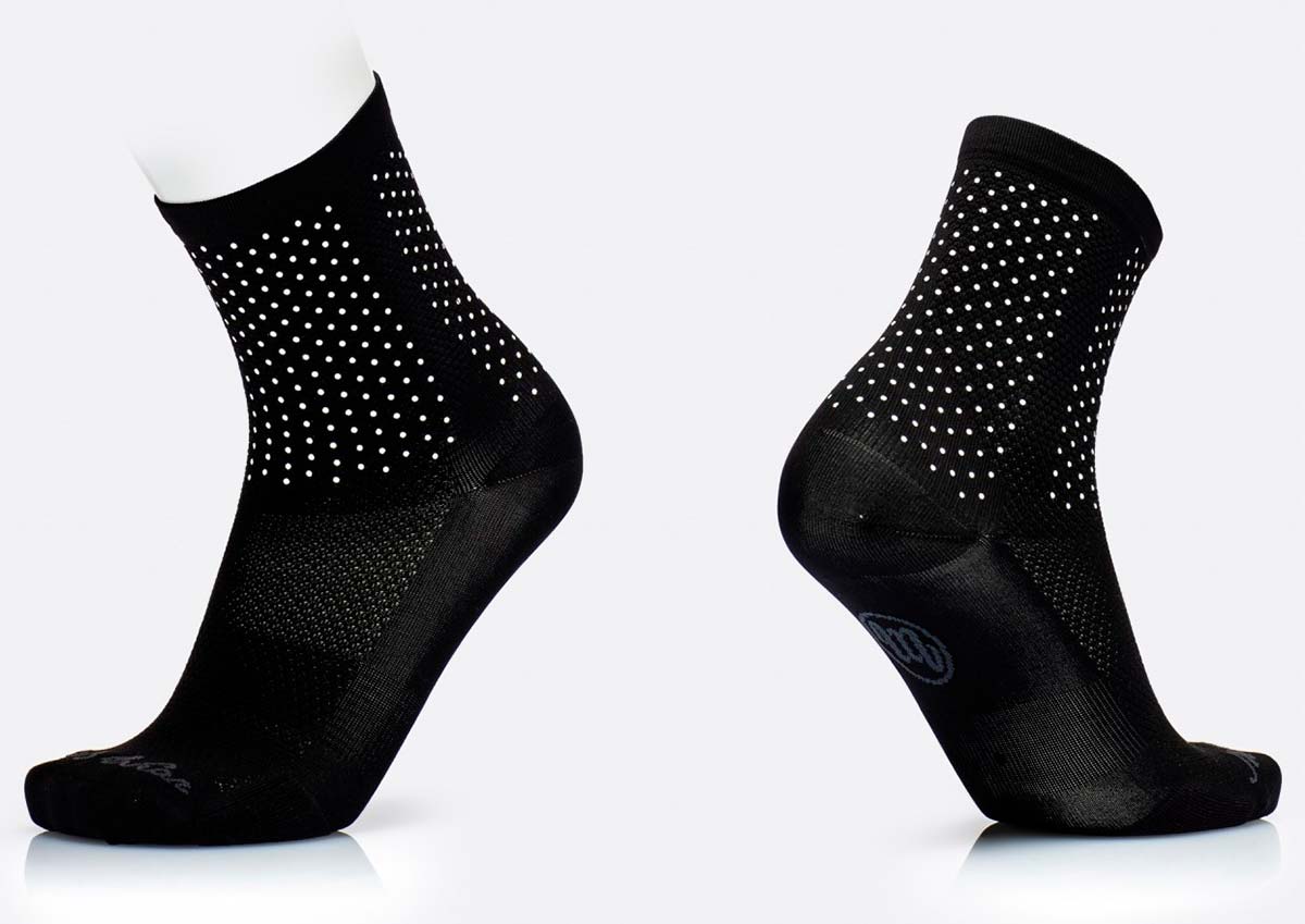 En TodoMountainBike: MB Wear Bright, calcetines con patrón reflectante para mejorar la visibilidad de los ciclistas