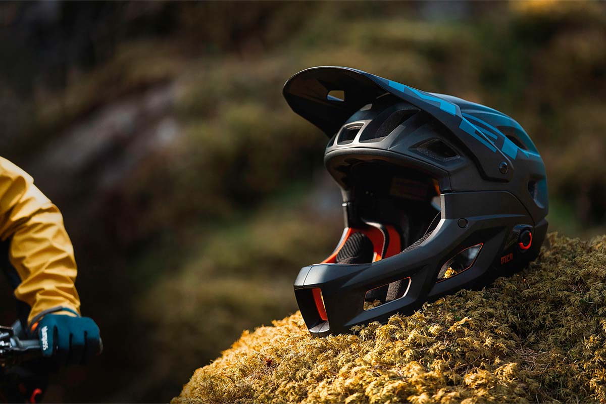 MET Parachute MCR, ahora con mentonera desmontable de anclaje magnético