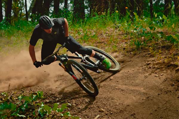 Mountain Bike en súper cámara lenta con Bryn Atkinson y su Norco Optic Carbon