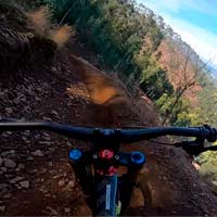 El trazado de la Copa del Mundo de DH de Lousã (Portugal) con Luca Shaw del Santa Cruz Syndicate