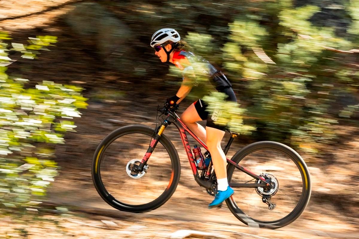 En TodoMountainBike: Pivot Cycles presenta la Mach 4 SL, su bici definitiva para carreras de XC/Maratón