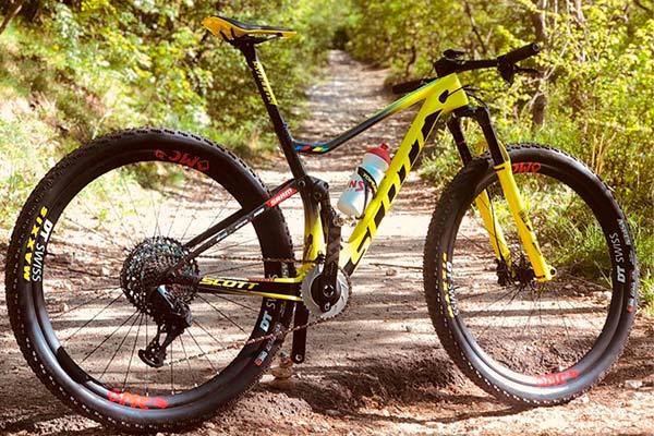 El misterioso plato ovalado de Nino Schurter en la tercera ronda de las Series Internacionales de Italia de XCO