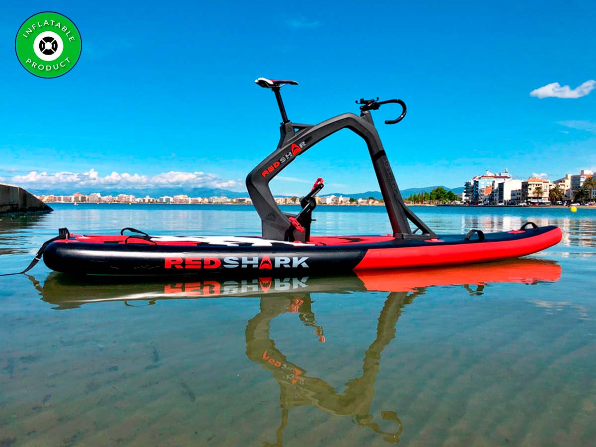 En TodoMountainBike: Ciclismo sobre el agua con la Red Shark Bike Board, una bici acuática con plataforma inflable