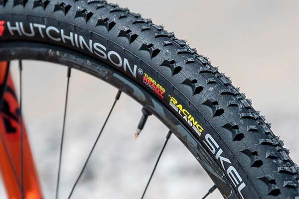 SportMed asume la distribución de los neumáticos Hutchinson en España