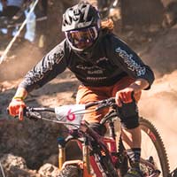 Thomas Lapeyrie y Becky Cook se despiden del Orbea Enduro Team