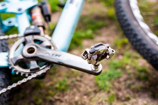 ¿Por qué llevan pedales automáticos la gran mayoría de ciclistas? Un repaso a las ventajas