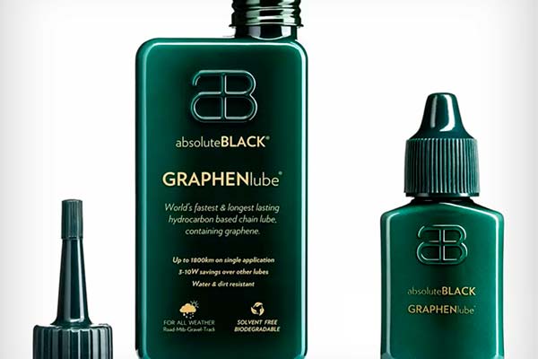 AbsoluteBLACK presenta el GRAPHENlube, un lubricante con grafeno que promete 1.800 Km de duración por aplicación
