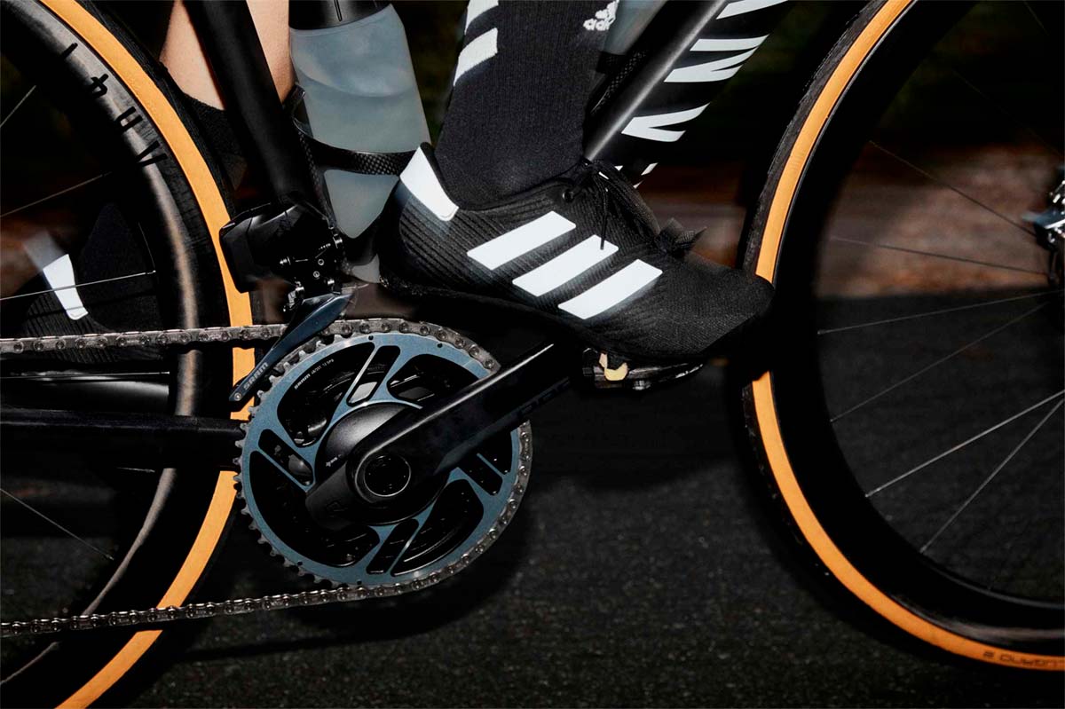 En TodoMountainBike: Adidas regresa al mundo del ciclismo con la Road Shoe, unas zapatillas de carretera de estilo clásico