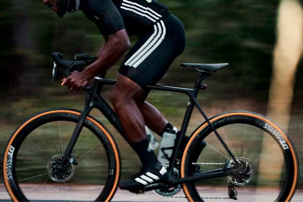 Adidas regresa al mundo del ciclismo con la Road Shoe, unas zapatillas de carretera de estilo clásico