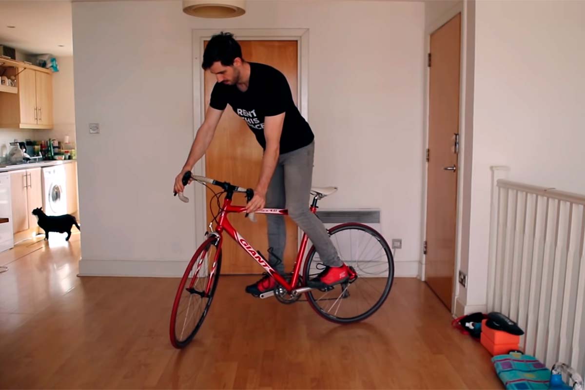 En TodoMountainBike: El tutorial más completo para aprender a mantener el equilibrio encima de una bici parada