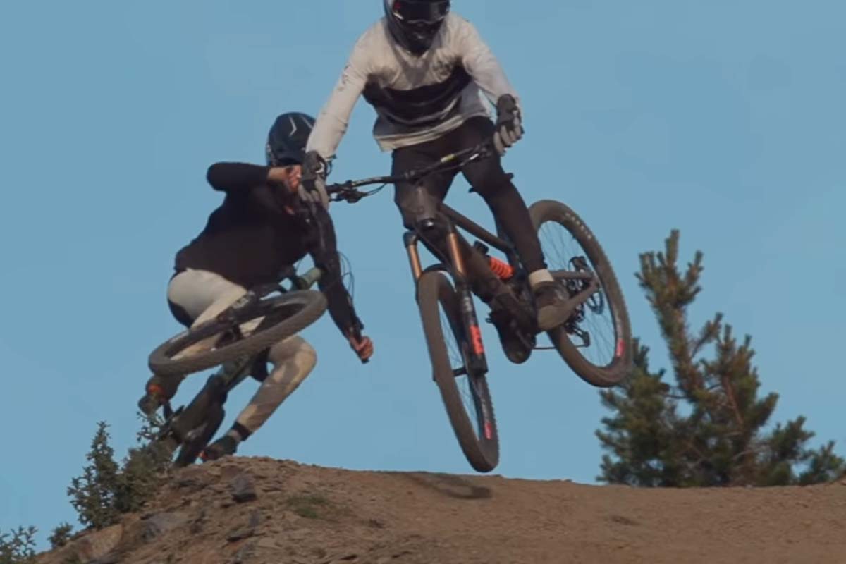 Antoine Pierron y Matteo Iniguez exprimen a fondo la Commencal Clash de 2021 en el Vallnord Bike Park