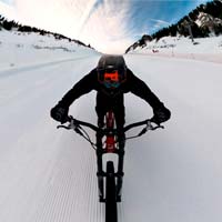 ¿A qué velocidad se puede circular sobre la nieve con una bicicleta? Antoni Villoni alcanza los 130 km/h