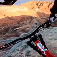 Freeride, trucos y muchas caídas en China con Antoni Villoni