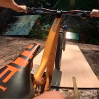 Brendan Fairclough se monta su propio 'Rampage' en el jardín de casa