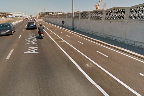 Alerta en Cádiz: chinchetas y otros objetos punzantes en el carril bici de la Carretera Industrial