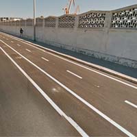 Alerta en Cádiz: chinchetas y otros objetos punzantes en el carril bici de la Carretera Industrial