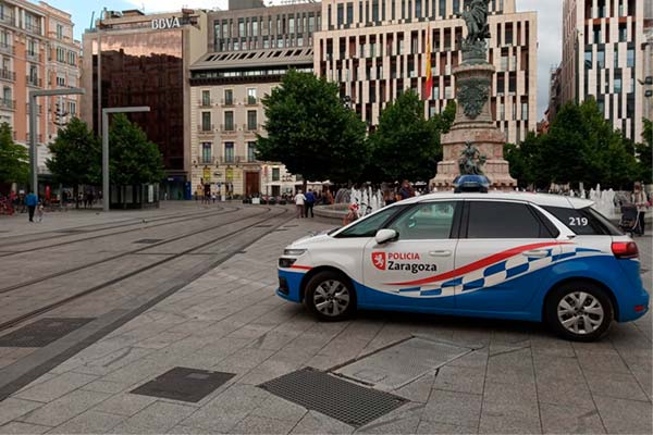 Un ciclista arrolla a una mujer en Zaragoza y se da a la fuga