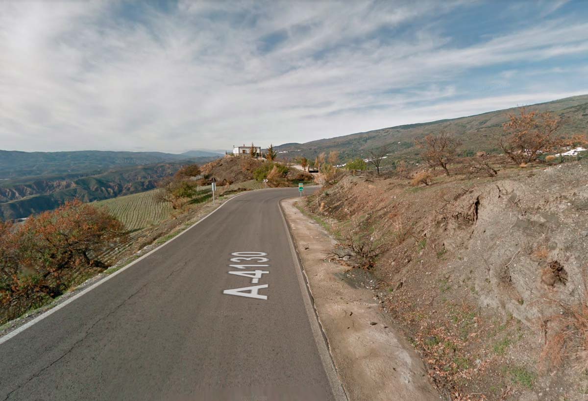 Muere un ciclista de 62 años tras chocar frontalmente con un coche en una carretera de la Alpujarra de Granada