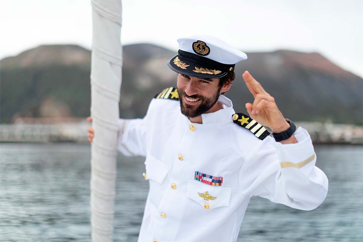 En TodoMountainBike: Commencal da la bienvenida a Kilian Bron parodiando 'Vacaciones en el mar'